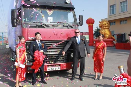 亚欧快速汽车物流新丝路发布会在新疆维吾尔自治区副省级自治州伊犁哈萨克自治州首府伊宁口岸隆重举行。